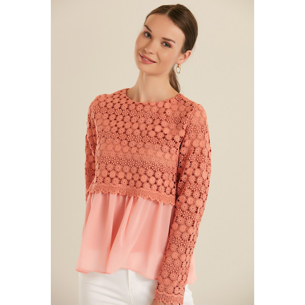 Blouse bi-matière en guipure rose