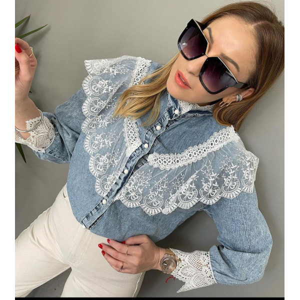 Chemise en jean et dentelle