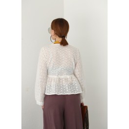 Blouse col V en broderie anglaise