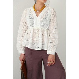 Blouse col V en broderie anglaise