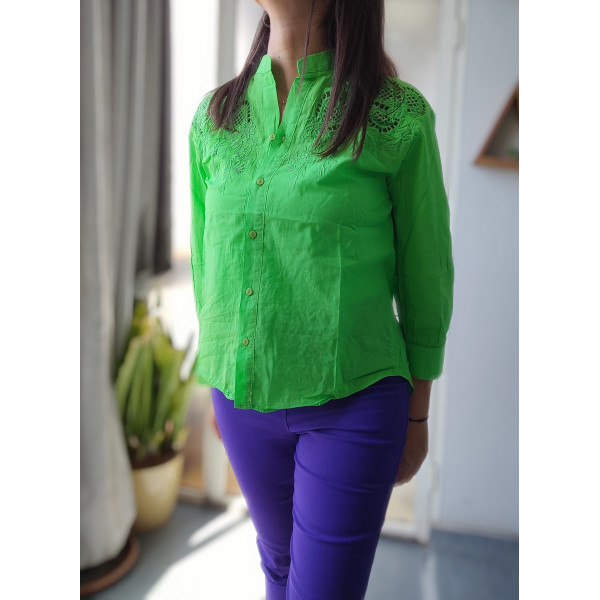 Chemise en broderie anglaise verte