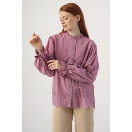 Chemise à col ruffle et broderie anglaise prune