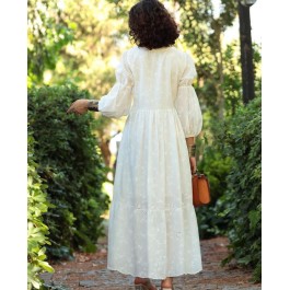 Robe longue à volants en broderie anglaise