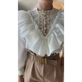 Blouse à volants et guipure