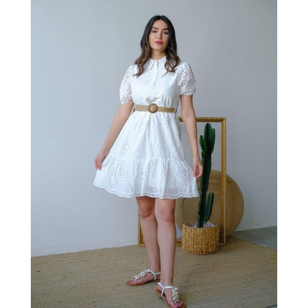 Robe à volants en broderie anglaise