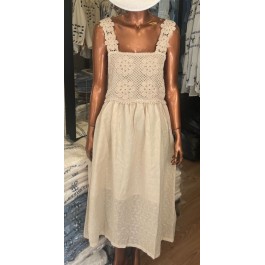 Robe midi en crochet et broderie anglaise