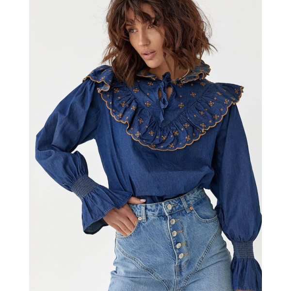 Blouse en jean à broderies et volants