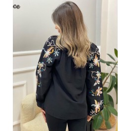 Blouse à broderie florale col V