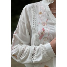 Chemise blanche broderie et dentelle