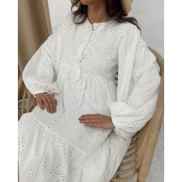 Robe longue à volants en broderie anglaise