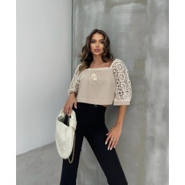 Blouse raccourcie en lin et crochet