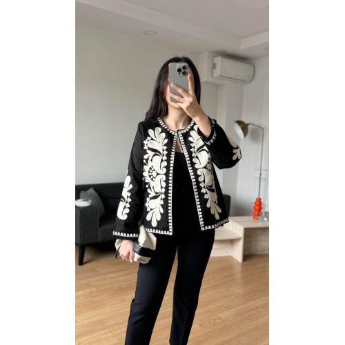Veste noire brodée Veste noire brodée