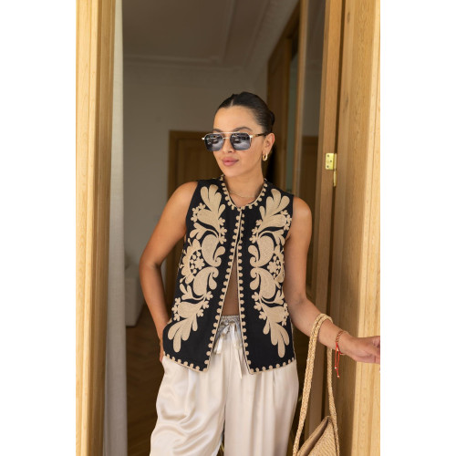 Gilet sans manches noir broderie beige Gilet sans manches noir broderie beige