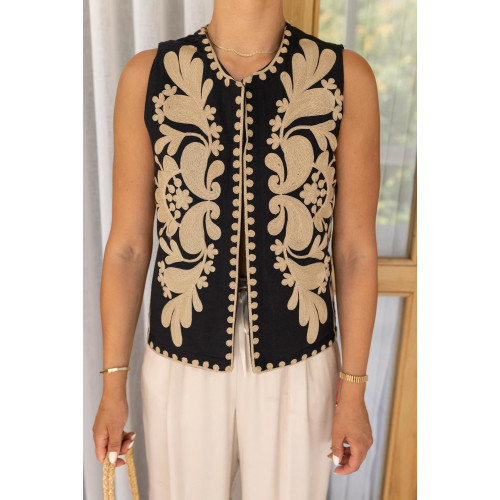 Gilet sans manches noir broderie beige Gilet sans manches noir broderie beige