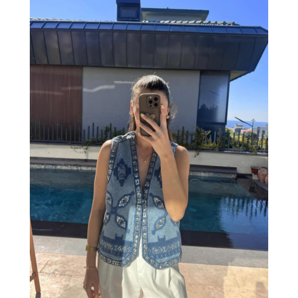 Gilet sans manches en denim à broderie et sequins