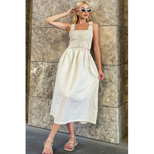 Robe midi en crochet et broderie anglaise