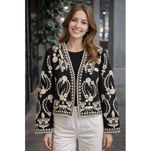 Veste brodée noire à motifs floraux