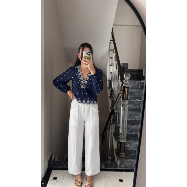 Blouse à broderie crantée