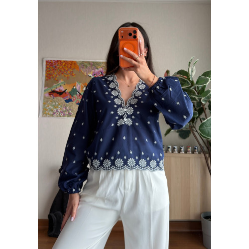 Blouse à broderie crantée