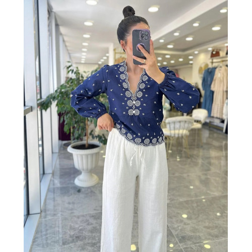 Blouse à broderie crantée